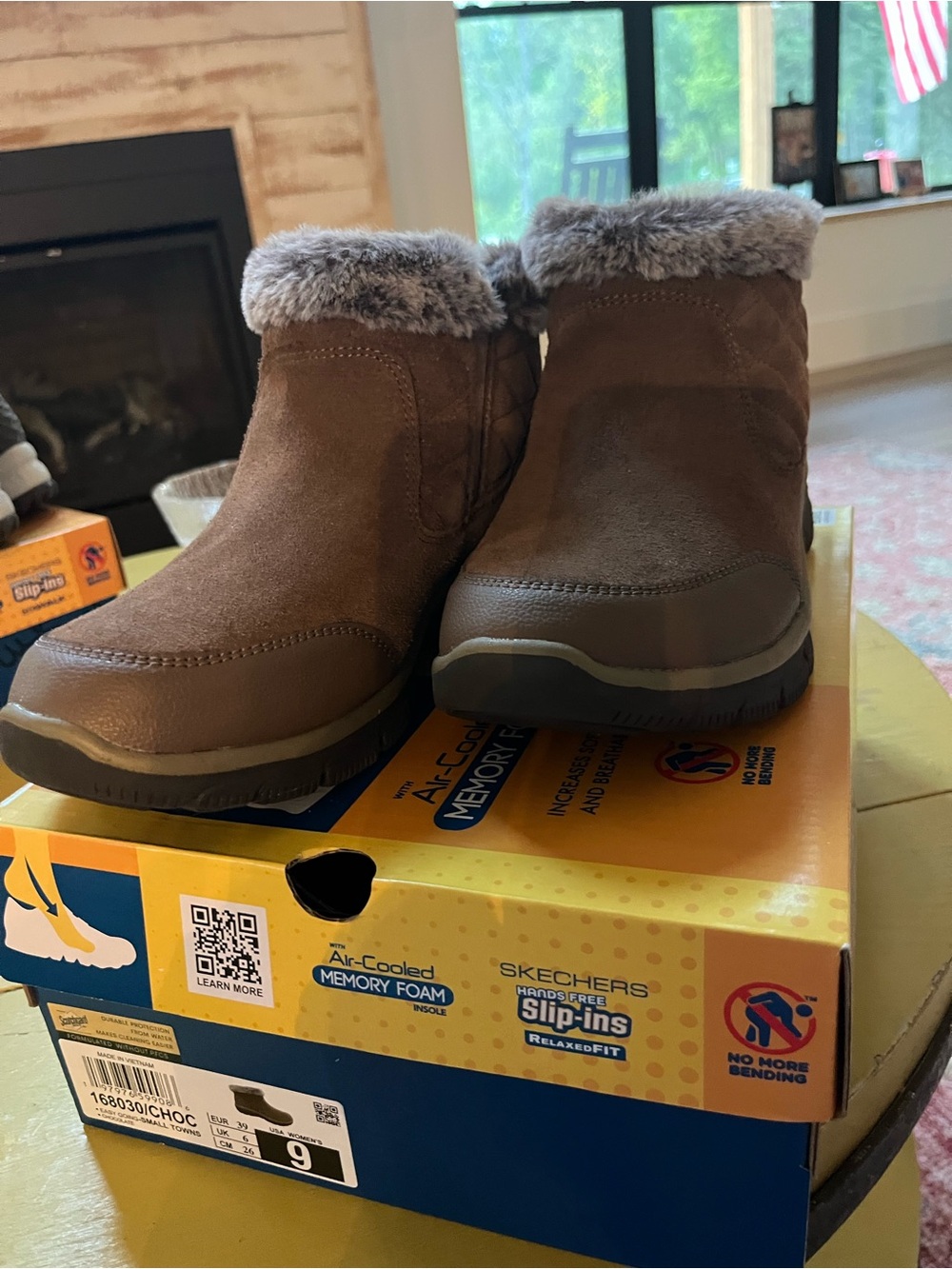 Skechers Women’s Brown Faux Fur Trimmed Brown Winter Boots size 9